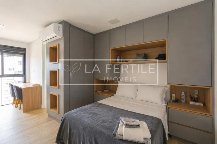Studio com 1 Dormitórios, 20 m², Aluguel de R$ 2.100 + Taxas - Água Verde, Curitiba (PR)