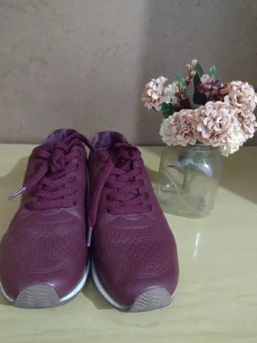 Tênis feminino jogger casual Via Marte, cor Vinho, Tam 36