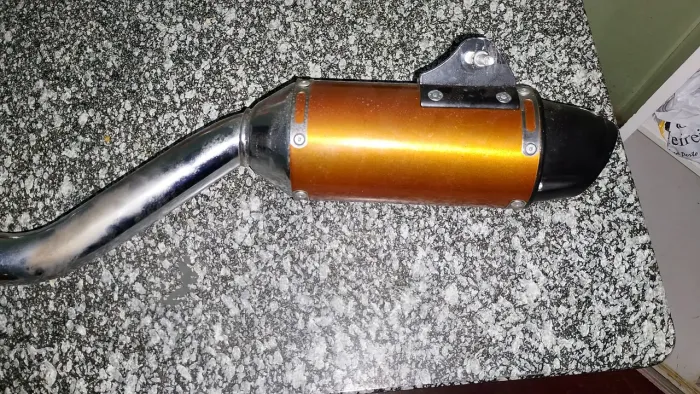 Escapamento esportivo da tornado ou outra moto compatível.