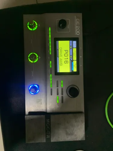 MOOER GE200 PEDALEIRA
