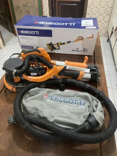 Lixadeira de Parede Girafa Menegotti MLP 750 LED - Estado de Nova!