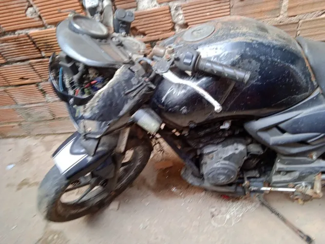A moto só precisa de um dono tou querendo 5000 mas tem conversa aceito cartão também