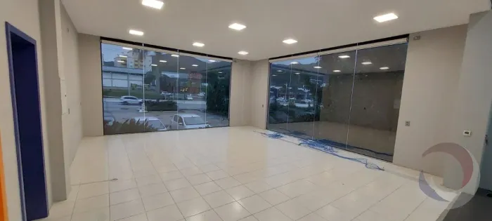 Loja de 226.03m² no bairro Saco Grande