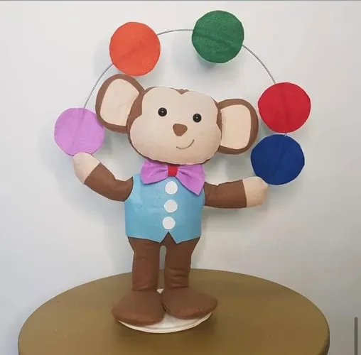 Boneco de feltro O malabarista