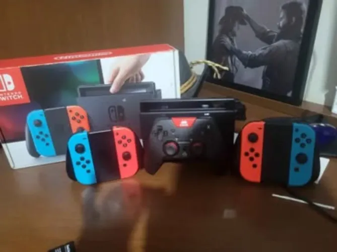 Nintendo Switch V1 desbloqueado com 2 pares de joy con e um pro controler pirata e um gig