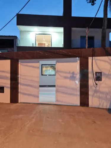 Venda - Casa com 2 Quartos com Suíte - Piscina - 180m² "Troco por Carro"- Santa 