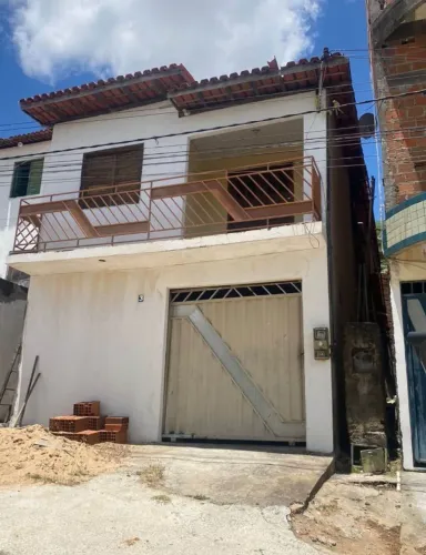 Casa 3/4 sendo um suite, sala, cozinha, área de serviço, quintal, garagem grande e varanda