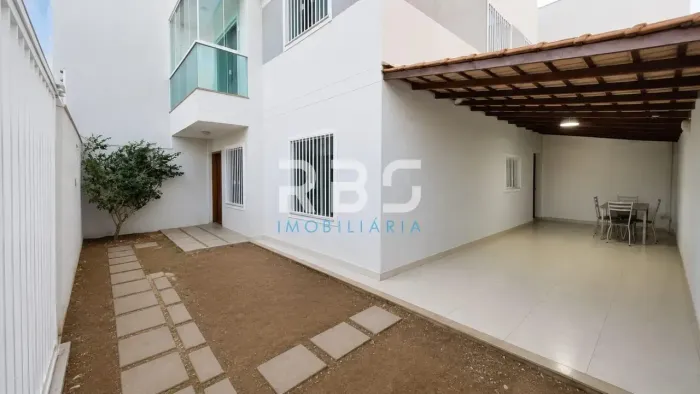 Casa com 3 quartos, 2 vagas, 109 m² Excelente Casa em Morada de Laranjeiras Espaço