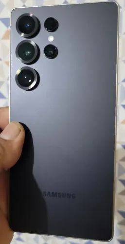 S 25 Ultra, divide até em 18 vezes.Com carregador original e também tem caixa original