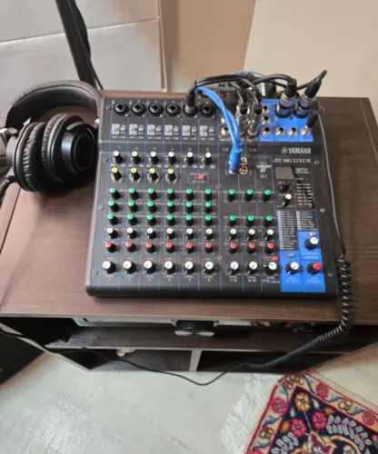 Mesa de Som Yamaha MG12XUK - 12 Canais com Efeitos