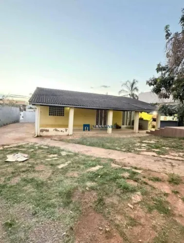 Casa 4 qts sendo 3 suítes à venda no Comdomínio Privê La Font