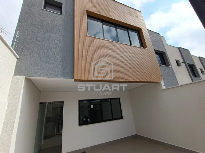 Casa com 3 quartos, suíte e 2 vagas no Planalto!
