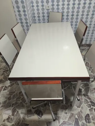 Mesa com 6 cadeiras