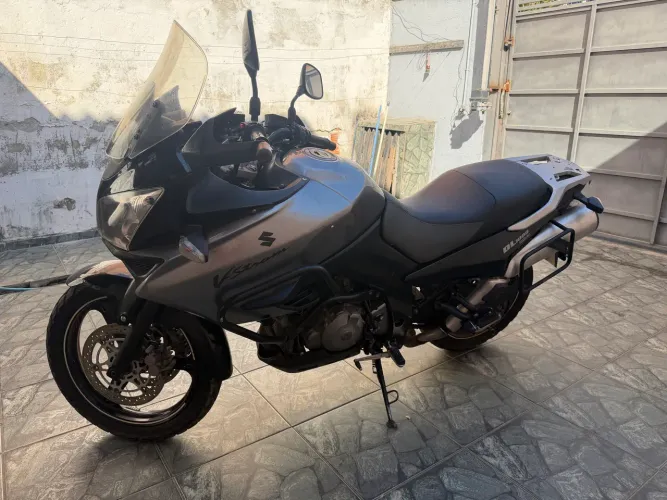 Vende-se VSTROM Dl 1000