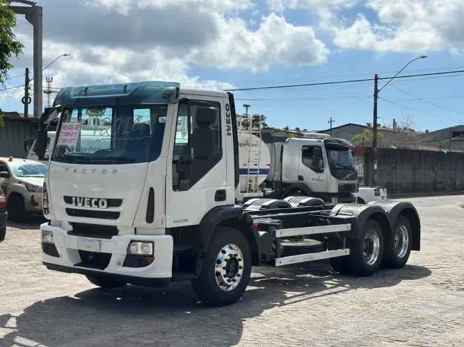 Iveco Tector 240e28 ano 2016 único dono