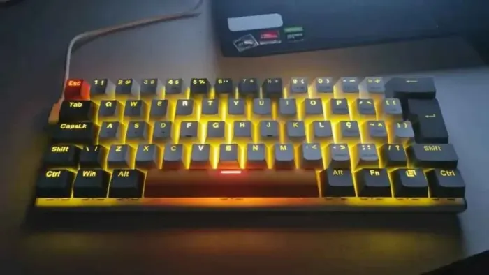 Teclado Mecânico E-yooso Z11 Abnt2 60% Switch Red Hotswap Grey White-red Switch Pt.br
