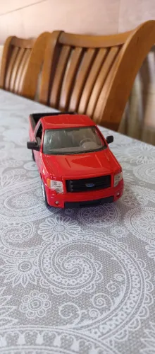 Miniatura Ford F150 STX, vermelho, muito bonito, e detalhes incríveis