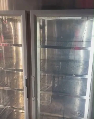 Expositora refrigerada 220v, linda toda de inox