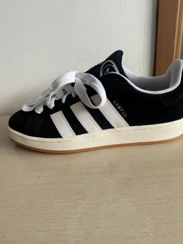 Tênis Adidas campus