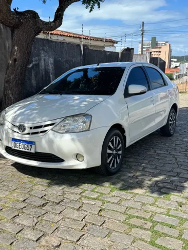 Toyota Etios Platinum Sed. 1.5 Flex 16V 4P Mec. 2016