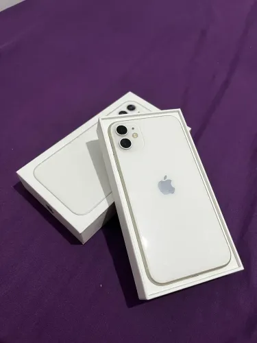 iPhone 11 128 GB Branco - com caixa e cabo