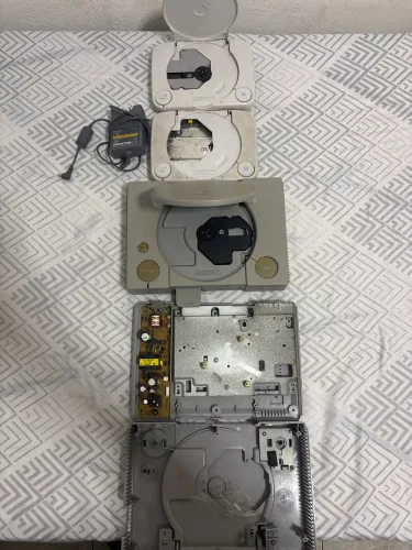 4 PlayStation 1 para conserto