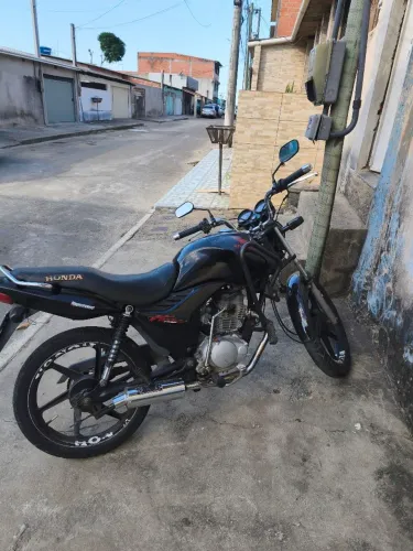 Moto top, funcionando perfeitamente e sem restrições.