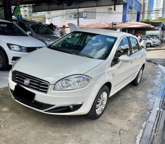 Fiat Linea Essence Dualogic 1.8 Flex 16V 4P 2015