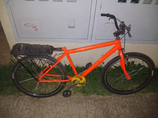 Bicicleta montadinha aro 26 usada