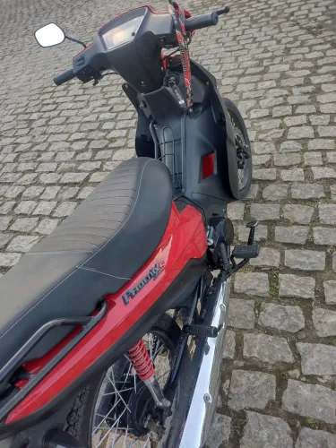 Uma moto muito boa bem conservada nota fiscal documento tudo certinho