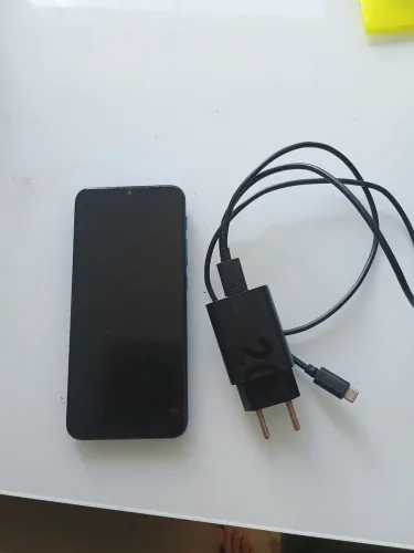 Celular Motorola 128Gb de memória em excelente estado de conservação, carregador e cabo