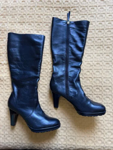 Bota couro ( pelica) preta nova