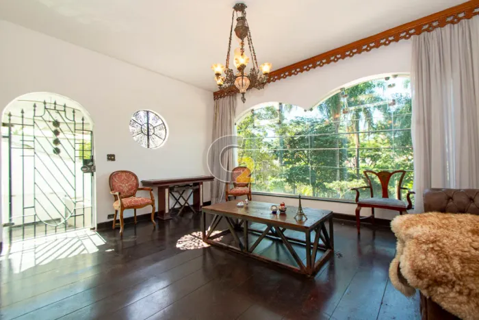 Casa à venda na Vila Romana com 5 quartos, sendo 1 suíte e 4 vagas