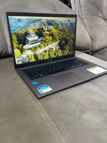 Notebook ASUS com 1 mês de uso.