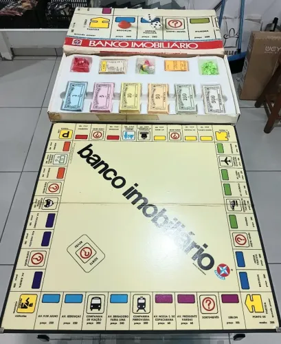 Banco imobiliário dos anos 80. Relíquia para colecionadores aqui na LOJA FABGAMES 