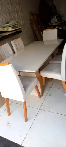 Mesa de jantar com 6 cadeiras