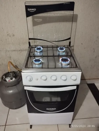 Vendo fogão 4 bocas. Entrego