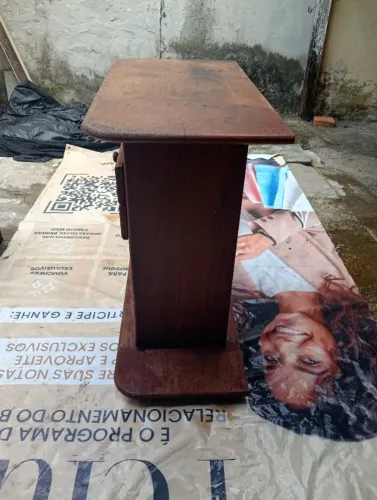 MESA DE APOIO EM ANGELIM EM PEDRA.