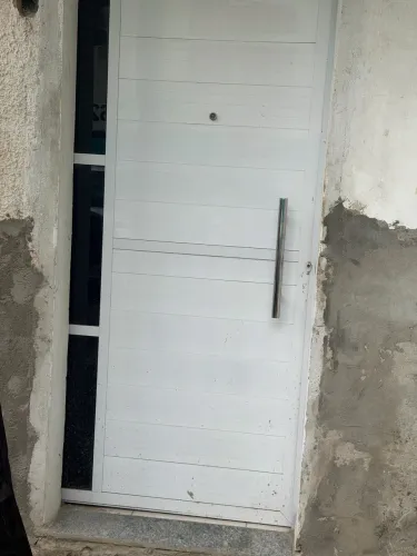 Porta de alumínio branca de correr 