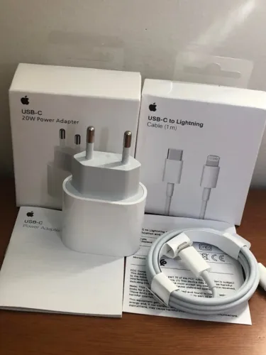Carregador Apple 20W USB-C + Cabo Lightning 1m na Caixa