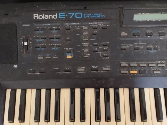Teclado Roland E70 intelligent synthesizer