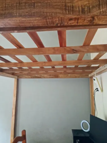 Cama suspensa