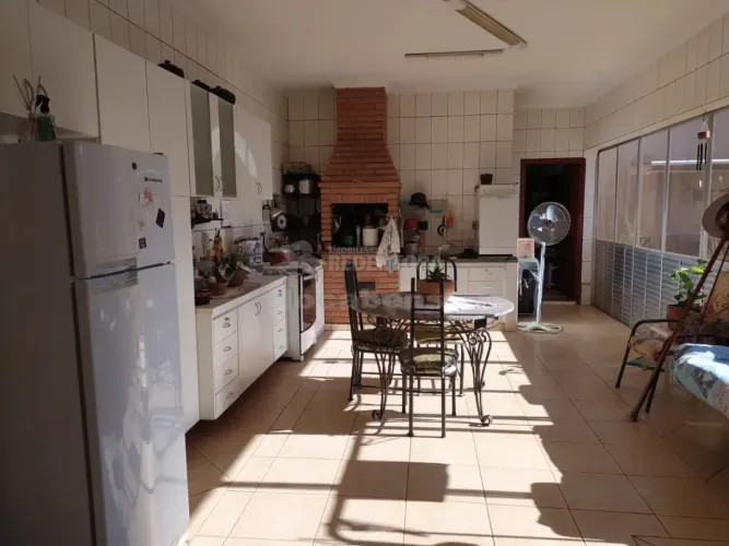 Casa no Jardim Santa Catarina - com 3 dorms, salas, escritórios, varanda com churrasqueira