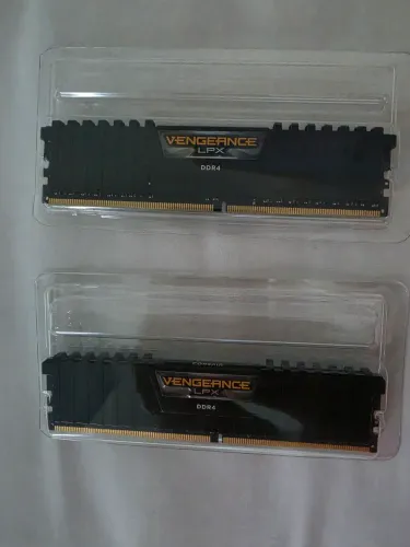 Memória DDR4  de 32 Gb (2x16) Corsair Vegeance LPX