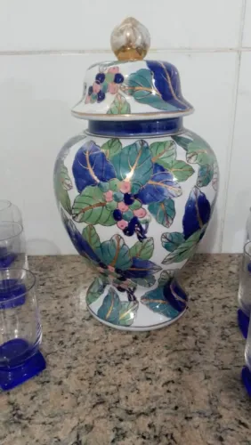 Jarro chinês antigo de porcelana
