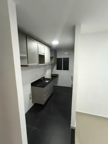 Apartamento para alugar com armários planejados e 2 quartos no bairro Morada do Ouro