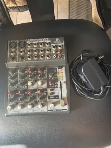 Mesa De Som Behringer Xenyx 1002 fx - 10 canais