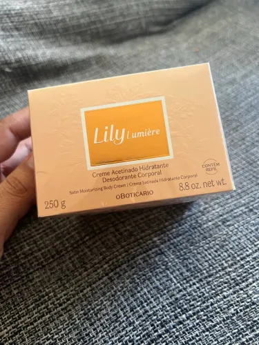 Creme Acetinado Hidratante Desodorante Corporal Lily Lumière 250G
