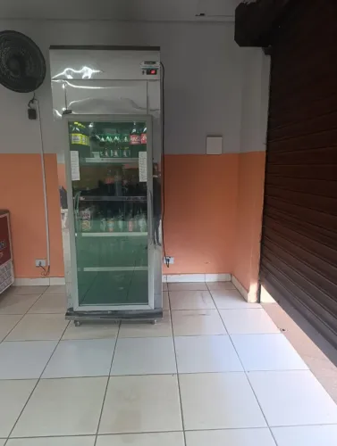 Expositor Vertical Refrigerado á venda