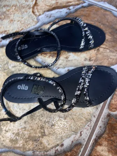 Vendo 2 sandálias da sapatella tam 35 novas